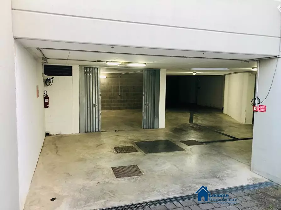 Immagine 3 di Garage in vendita  a Capurso