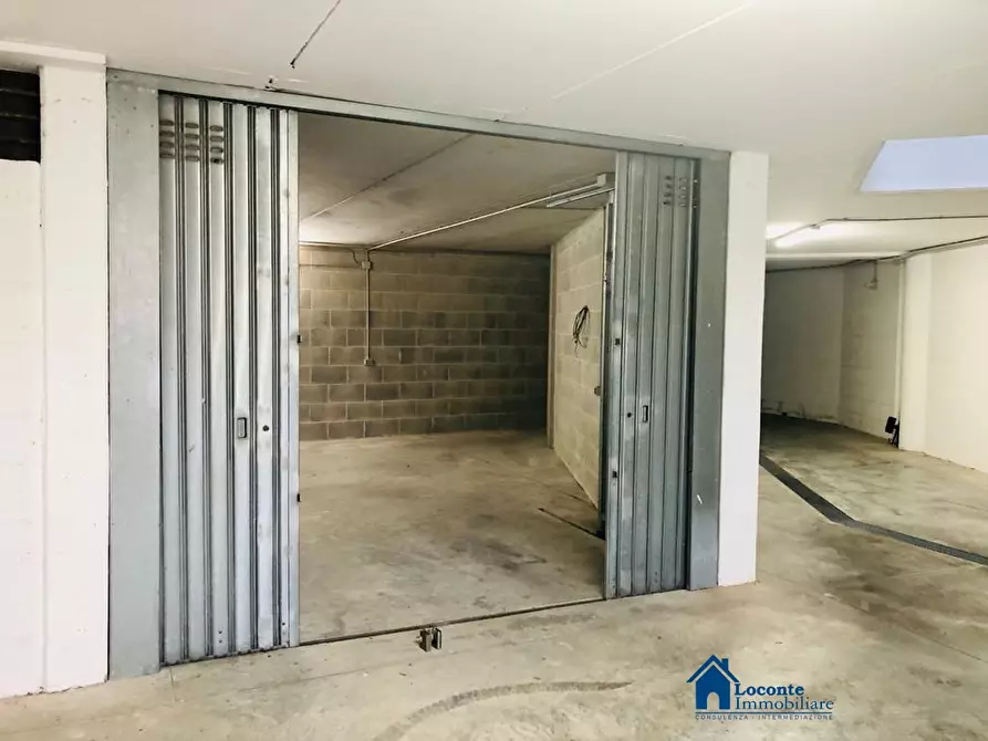 Immagine 2 di Garage in vendita  a Capurso