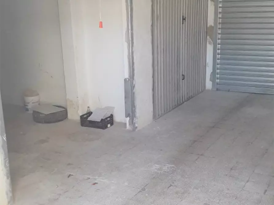 Immagine 2 di Garage in vendita  a Capurso