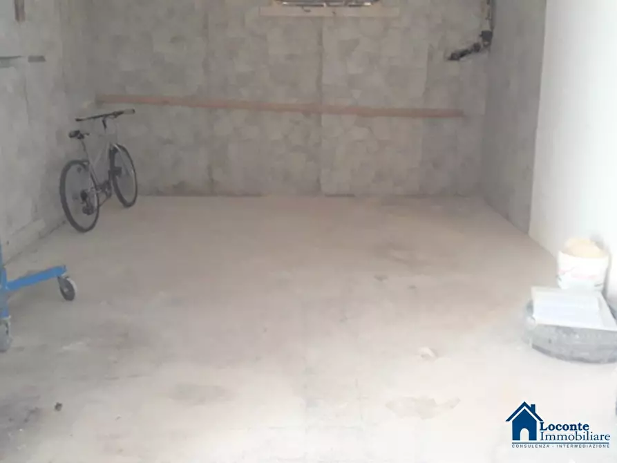 Immagine 3 di Garage in vendita  a Capurso