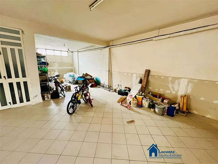 Immagine 2 di Garage in vendita  a Capurso