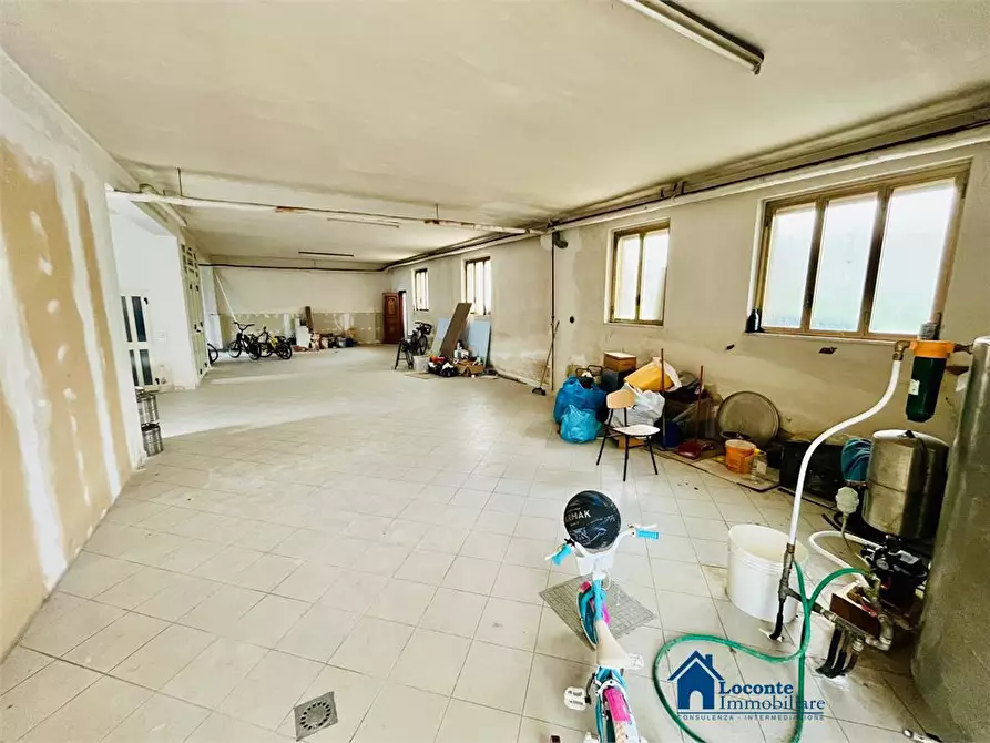 Immagine 4 di Garage in vendita  a Capurso