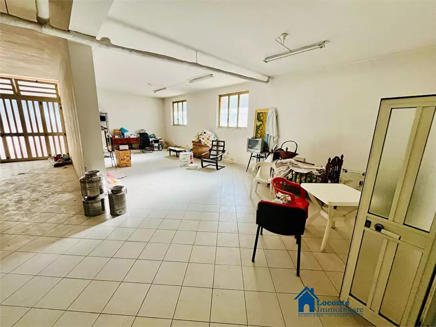 Immagine 3 di Garage in vendita  a Capurso