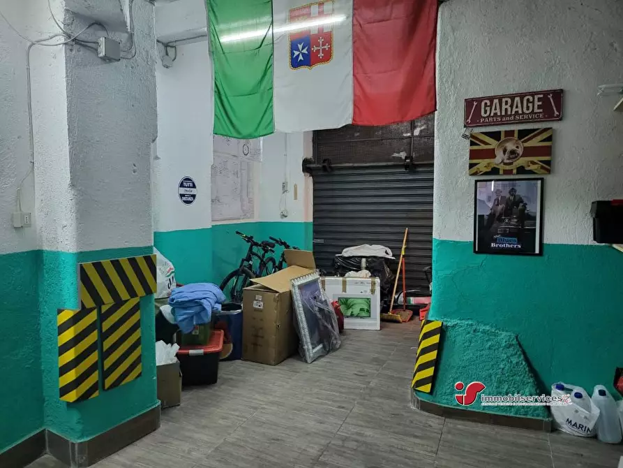 Immagine 2 di Garage in vendita  a Palermo