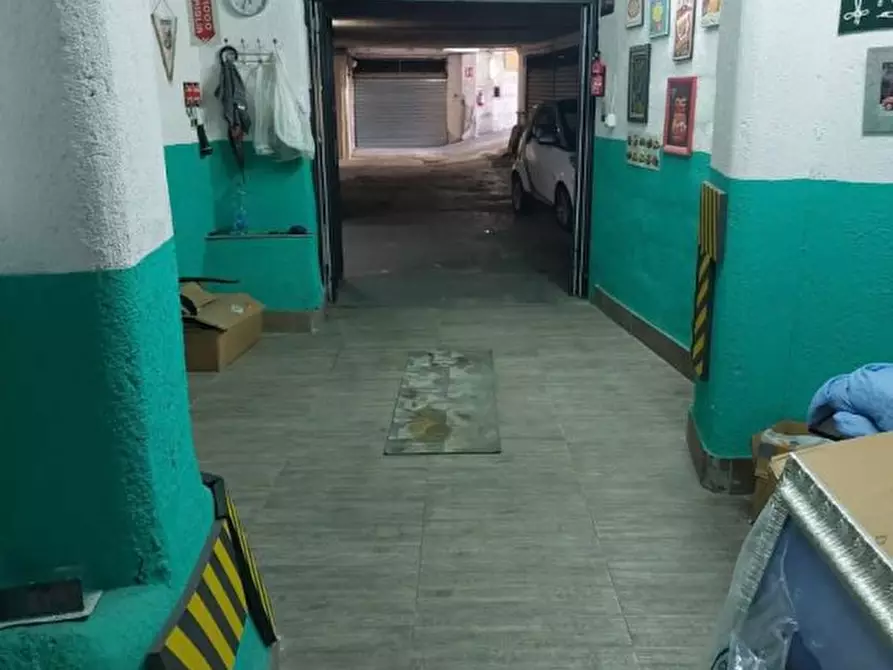 Immagine 1 di Garage in vendita  a Palermo