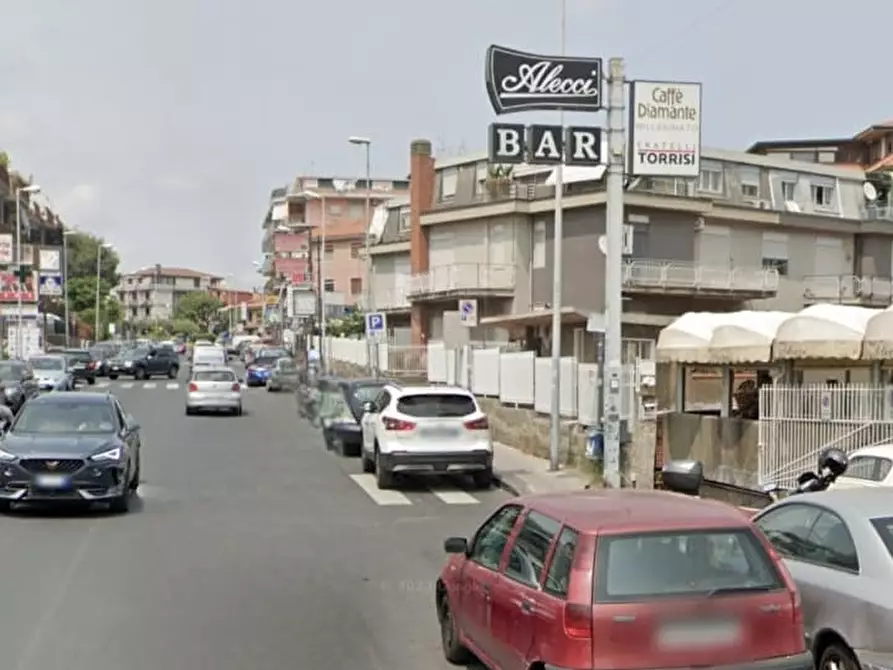 Immagine 1 di Garage in vendita  a Gravina Di Catania