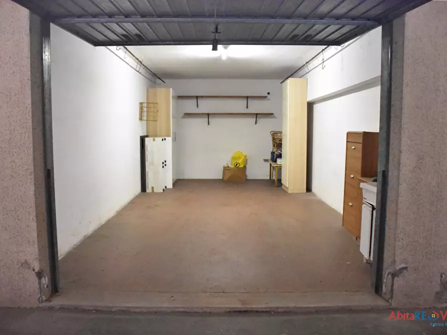Immagine 1 di Garage in vendita  a Vasto