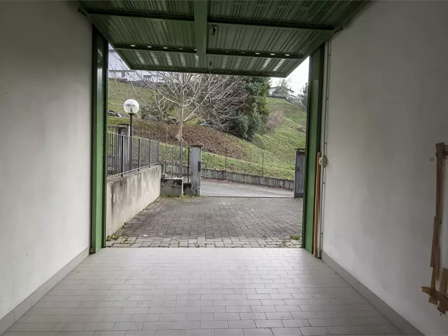 Immagine 7 di Garage in vendita  a Mandello Del Lario