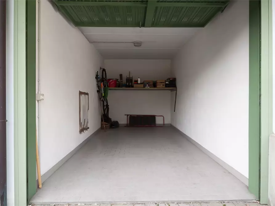 Immagine 3 di Garage in vendita  a Mandello Del Lario