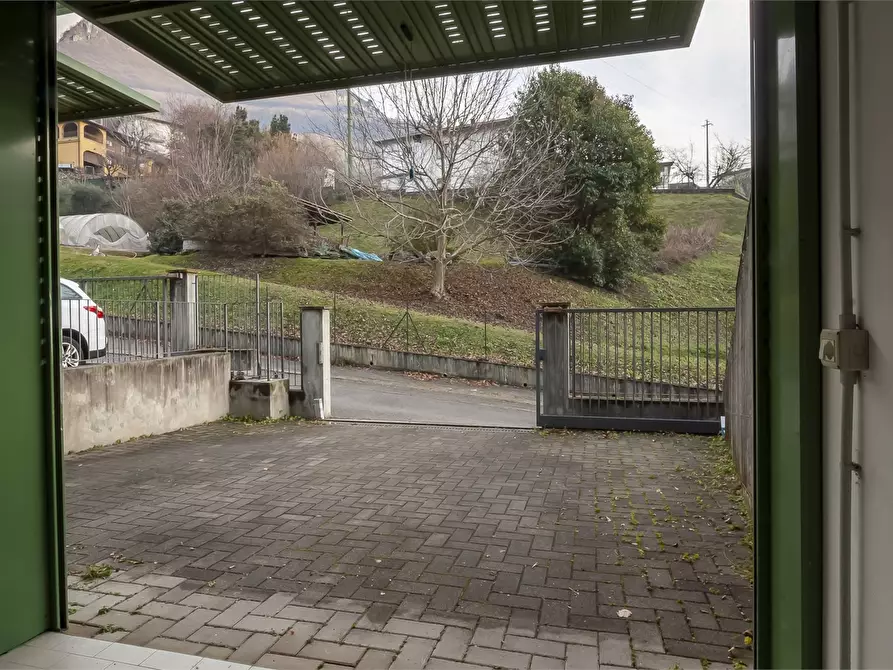 Immagine 4 di Garage in vendita  a Mandello Del Lario