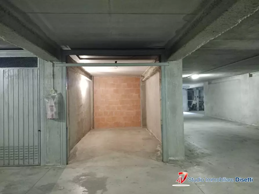 Immagine 4 di Garage in vendita  a Edolo