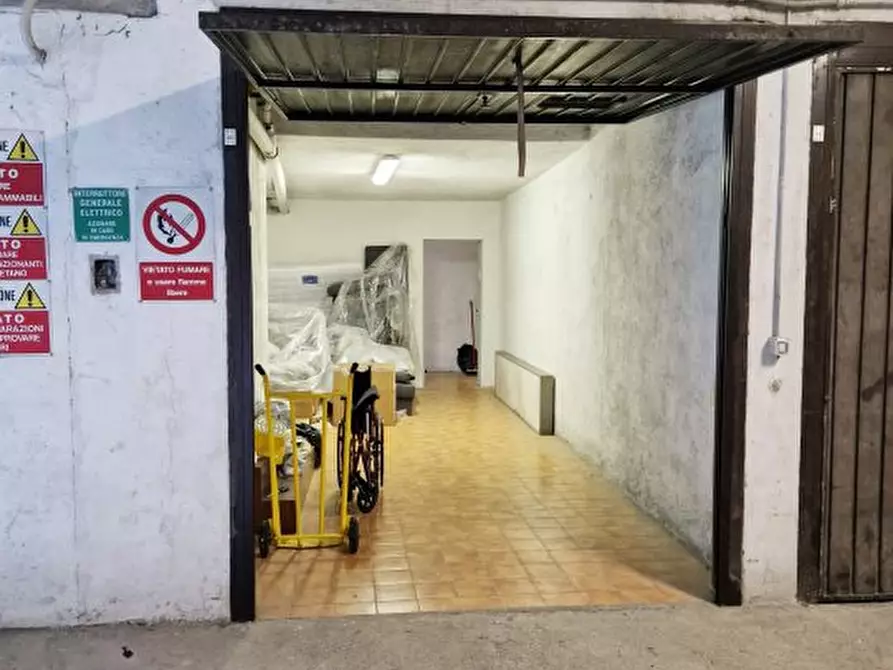 Immagine 4 di Garage in vendita  a Edolo