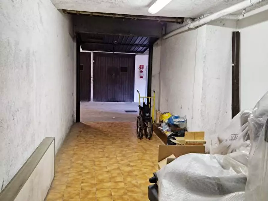 Immagine 5 di Garage in vendita  a Edolo
