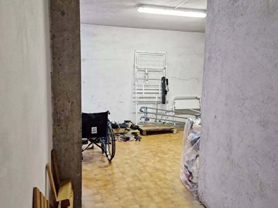 Immagine 6 di Garage in vendita  a Edolo