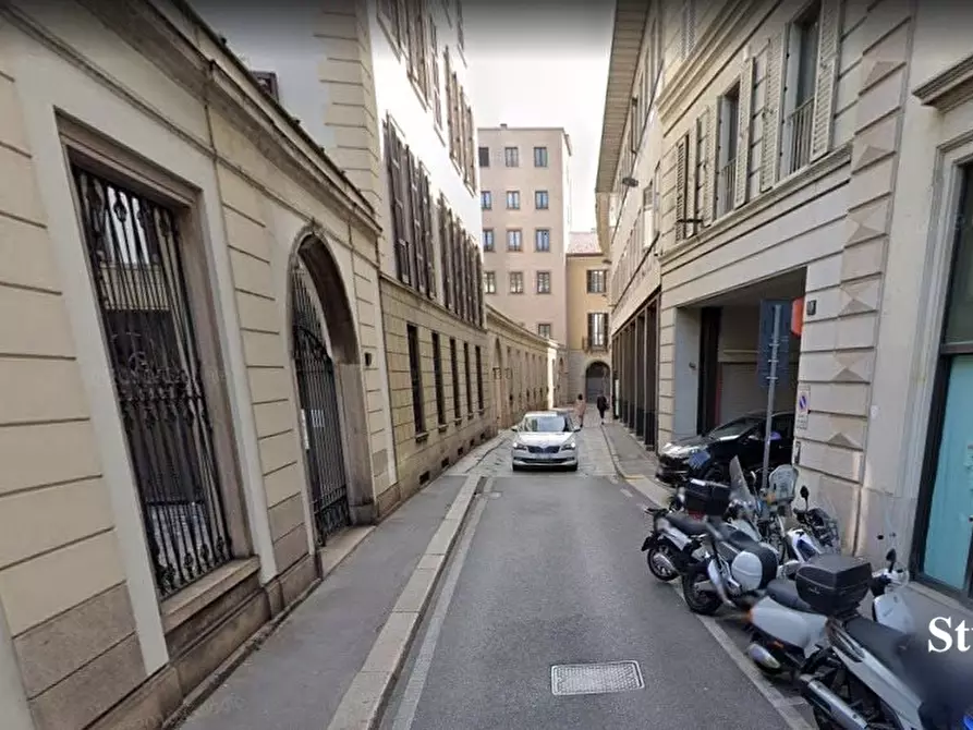 Immagine 3 di Garage in vendita  10 a Milano