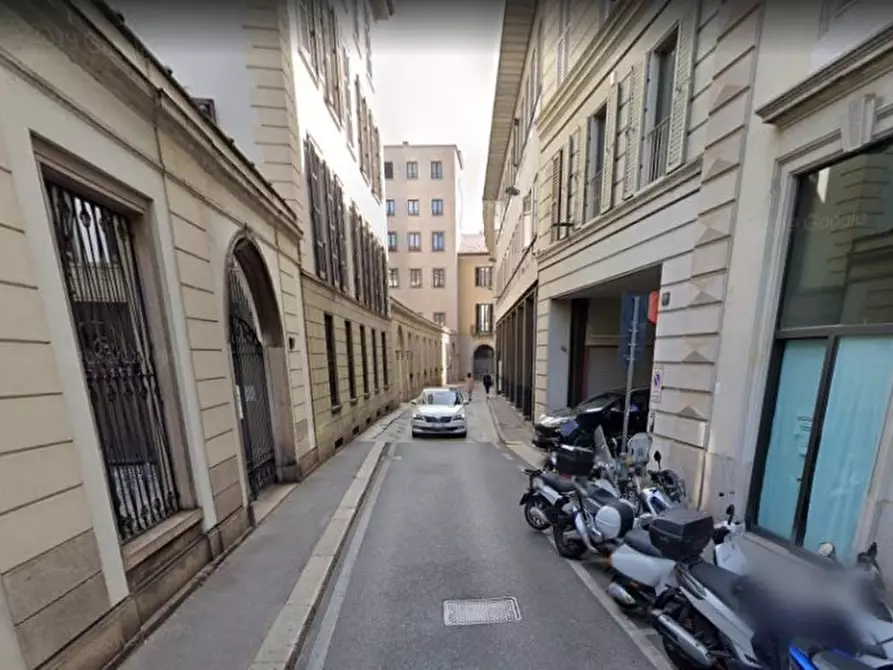 Immagine 4 di Garage in vendita  10 a Milano