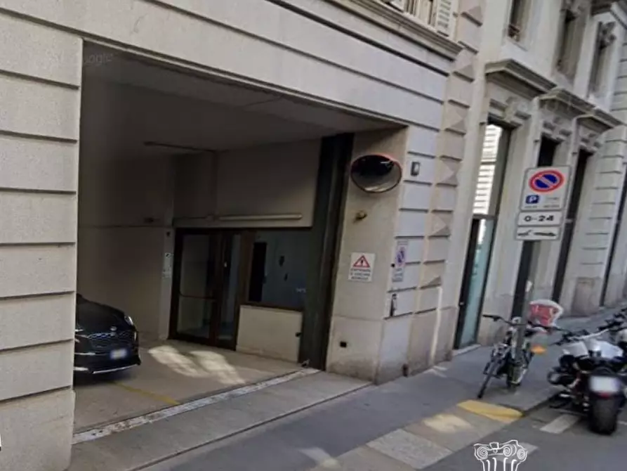 Immagine 2 di Garage in vendita  10 a Milano