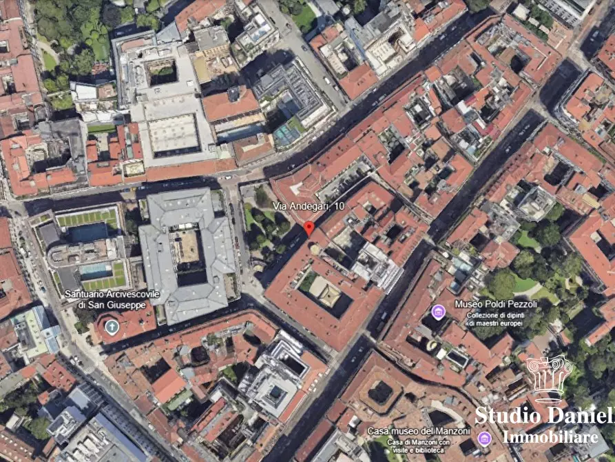 Immagine 6 di Garage in vendita  10 a Milano