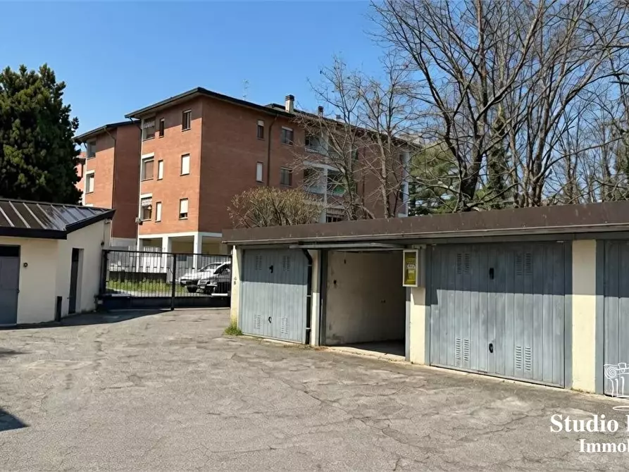 Immagine 2 di Garage in vendita  13 a Seregno