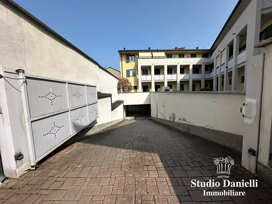 Immagine 7 di Garage in vendita  13 a Verano Brianza