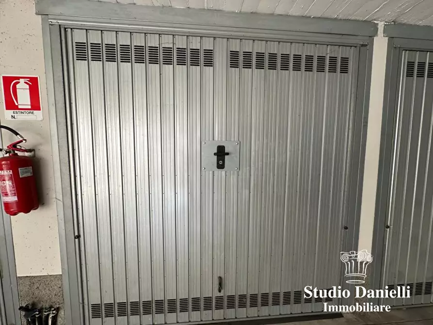 Immagine 4 di Garage in vendita  13 a Verano Brianza