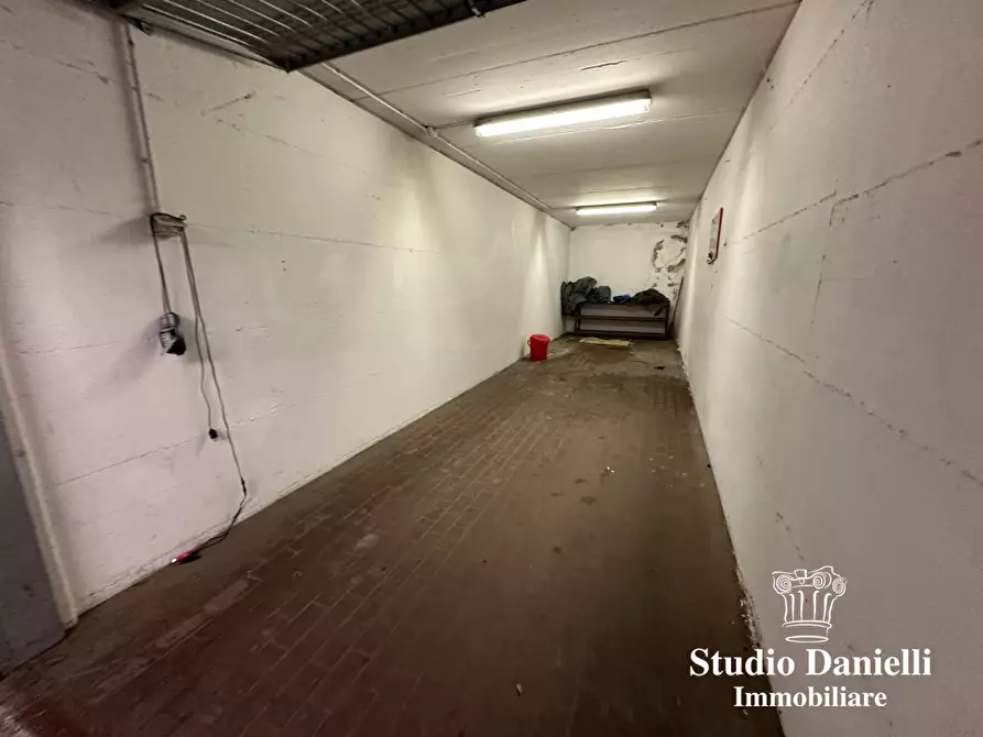 Immagine 8 di Garage in vendita  3 a Carate Brianza