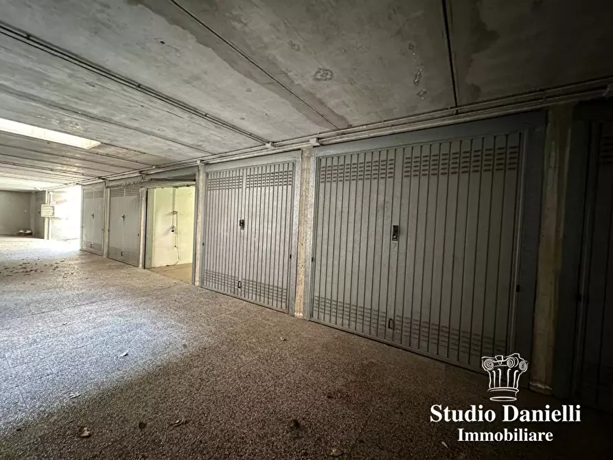 Immagine 1 di Garage in vendita  3 a Carate Brianza