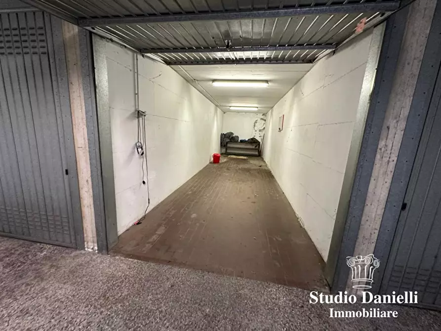 Immagine 9 di Garage in vendita  3 a Carate Brianza
