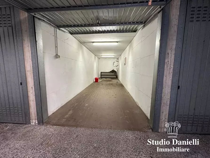 Immagine 3 di Garage in vendita  3 a Carate Brianza