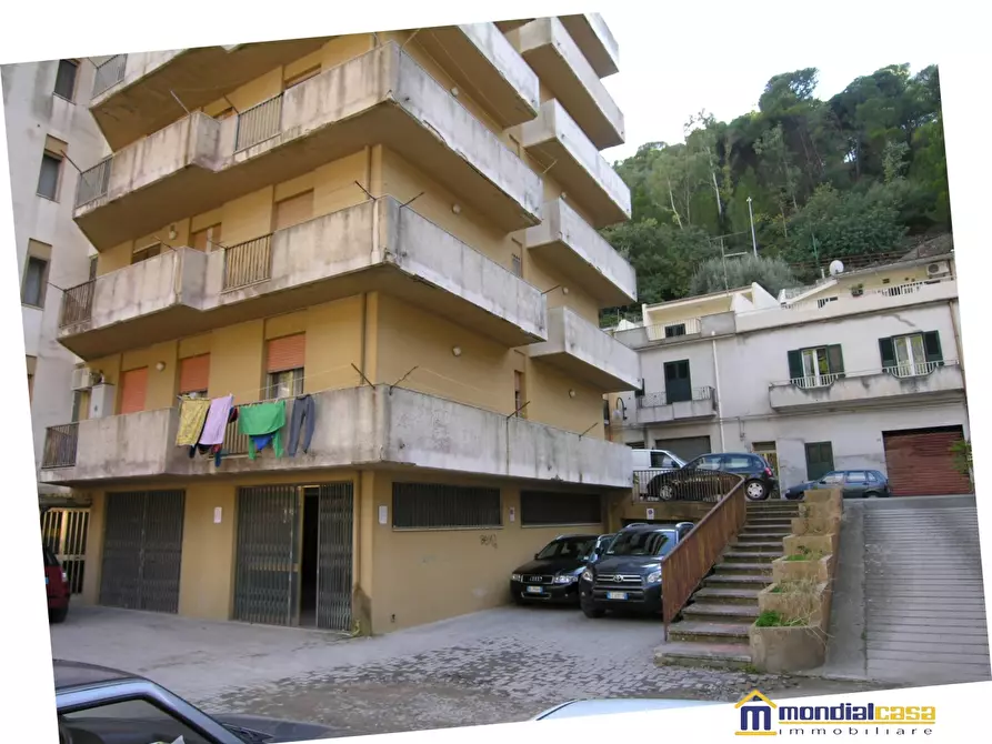 Immagine 2 di Garage in vendita  10 a Modica