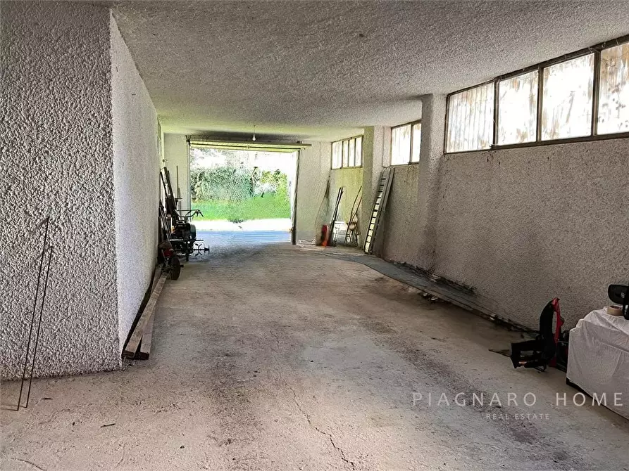 Immagine 2 di Garage in vendita  24 a Pontremoli