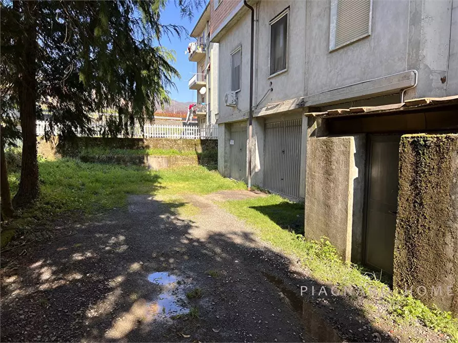 Immagine 10 di Garage in vendita  24 a Pontremoli