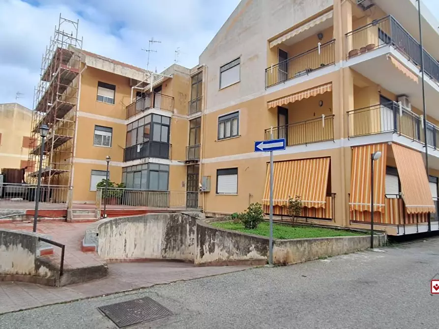 Immagine 2 di Garage in vendita  a Messina