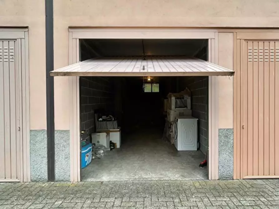 Immagine 2 di Garage in vendita  a Vignate