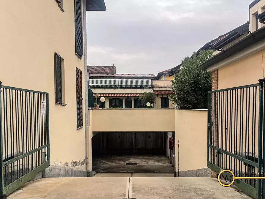 Immagine 1 di Garage in vendita  a Vignate