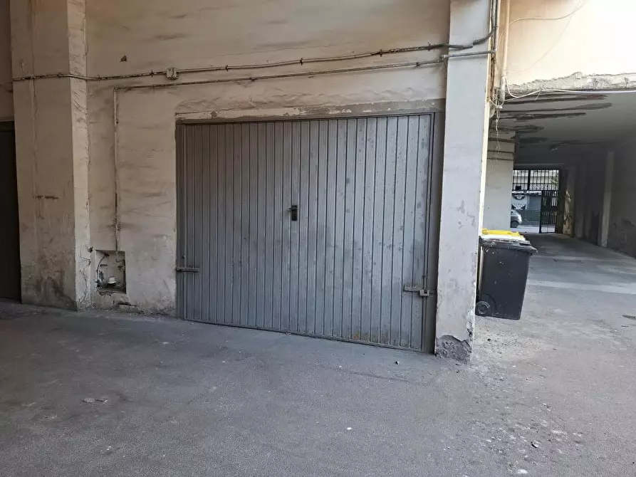 Immagine 5 di Garage in vendita  a Torre Annunziata