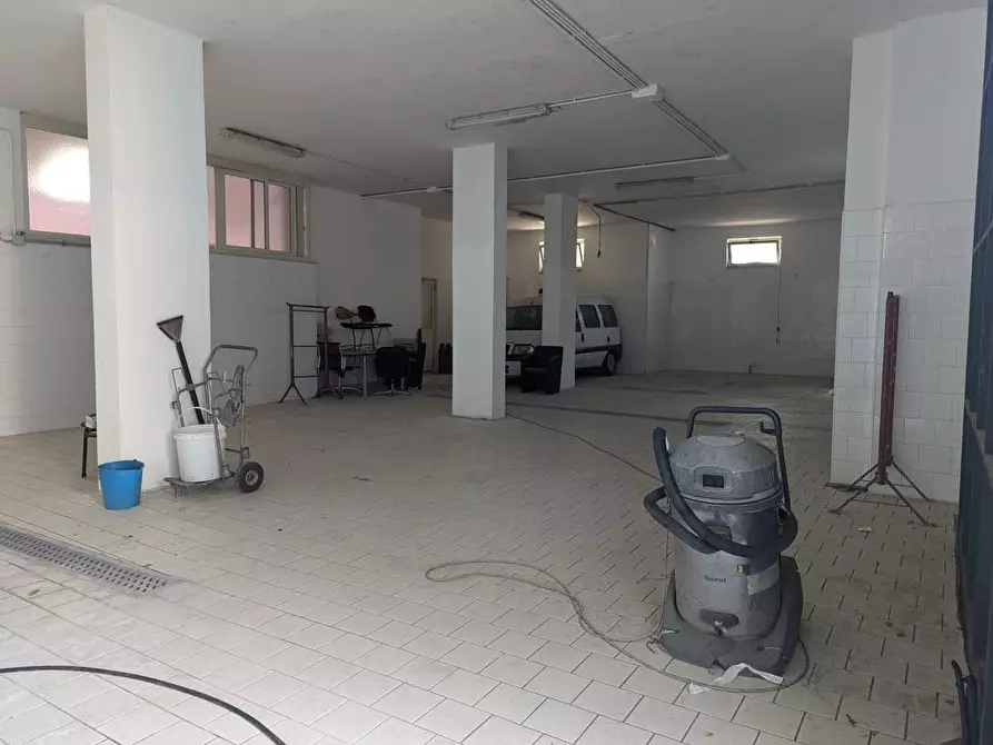 Immagine 1 di Garage in vendita  a Torre Annunziata