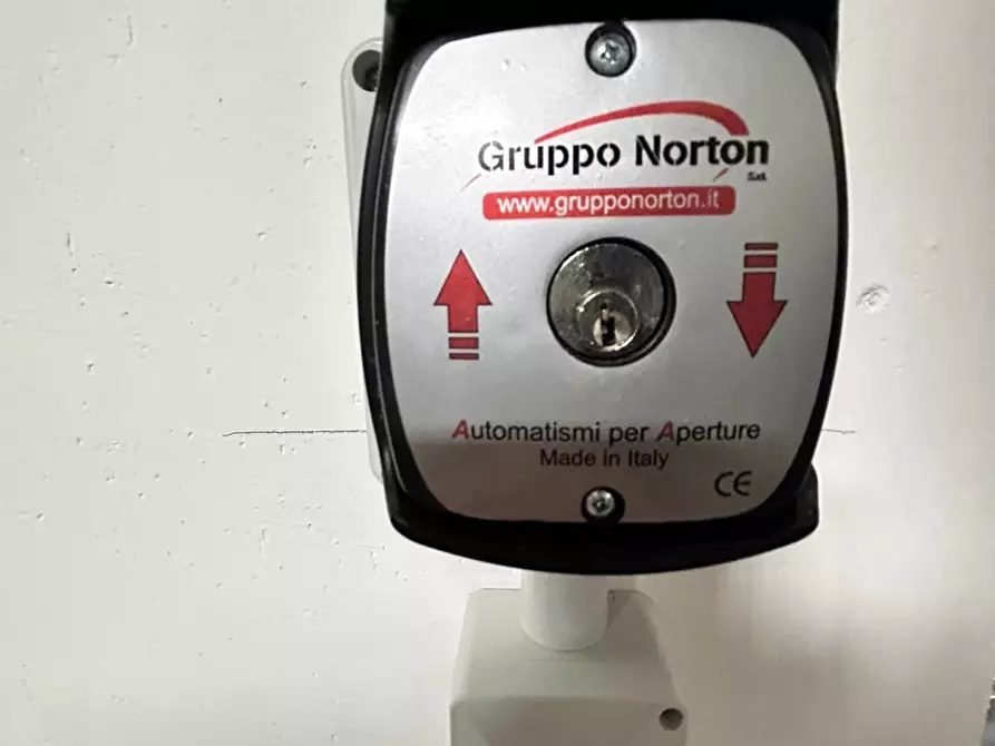 Immagine 6 di Garage in vendita  121 a Palermo