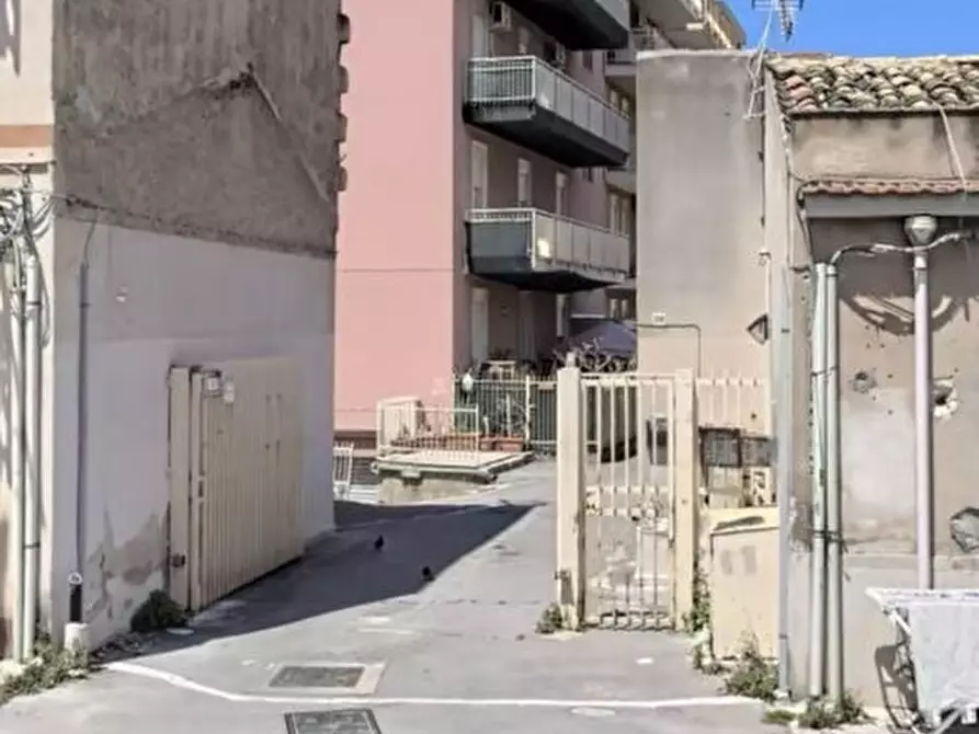 Immagine 1 di Garage in vendita  256 a Palermo