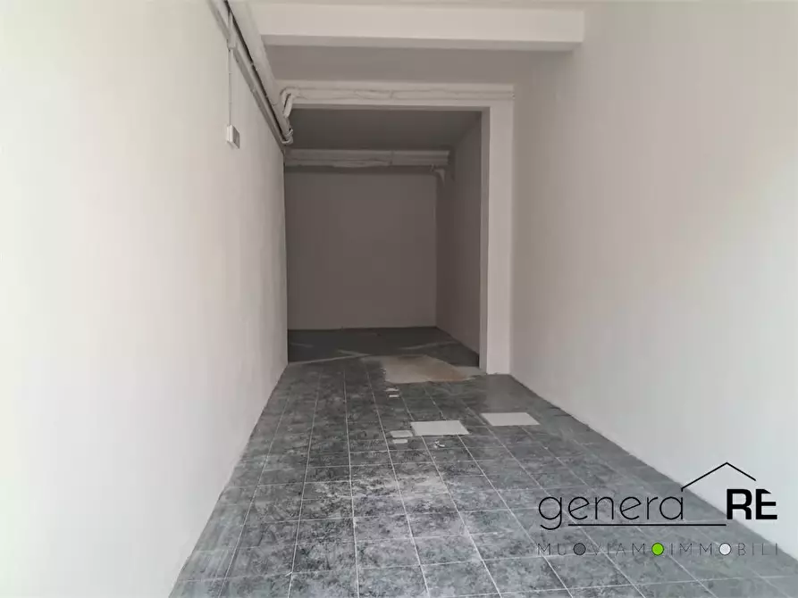 Immagine 5 di Garage in vendita  a Pescara
