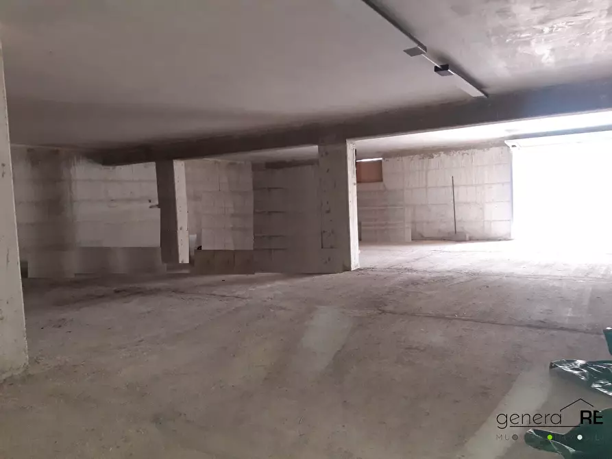 Immagine 4 di Garage in vendita  a Pescara