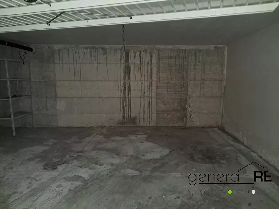 Immagine 9 di Garage in vendita  a Pescara