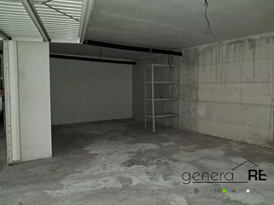 Immagine 7 di Garage in vendita  a Pescara
