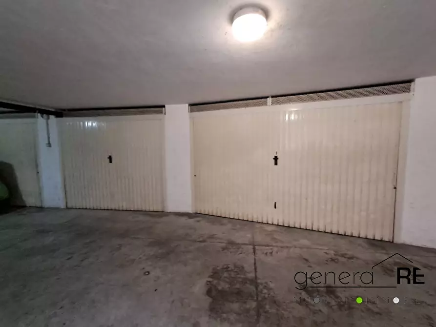 Immagine 8 di Garage in vendita  a Pescara