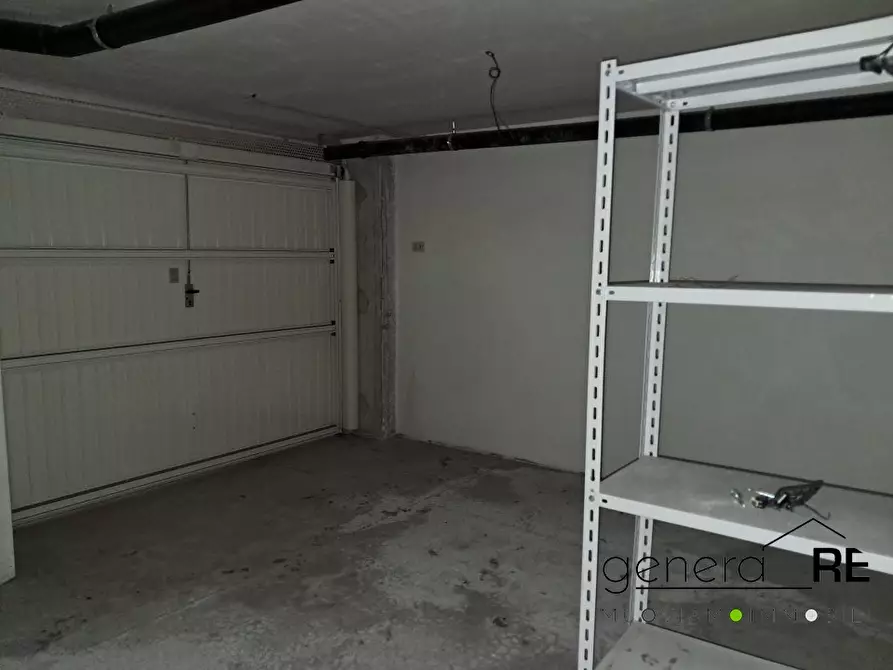 Immagine 6 di Garage in vendita  a Pescara