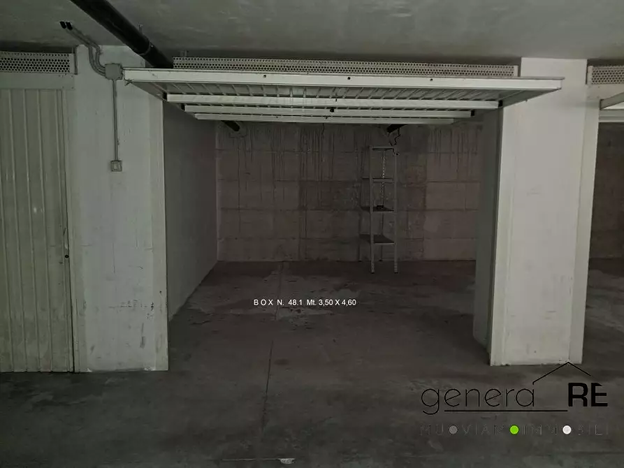 Immagine 4 di Garage in vendita  a Pescara