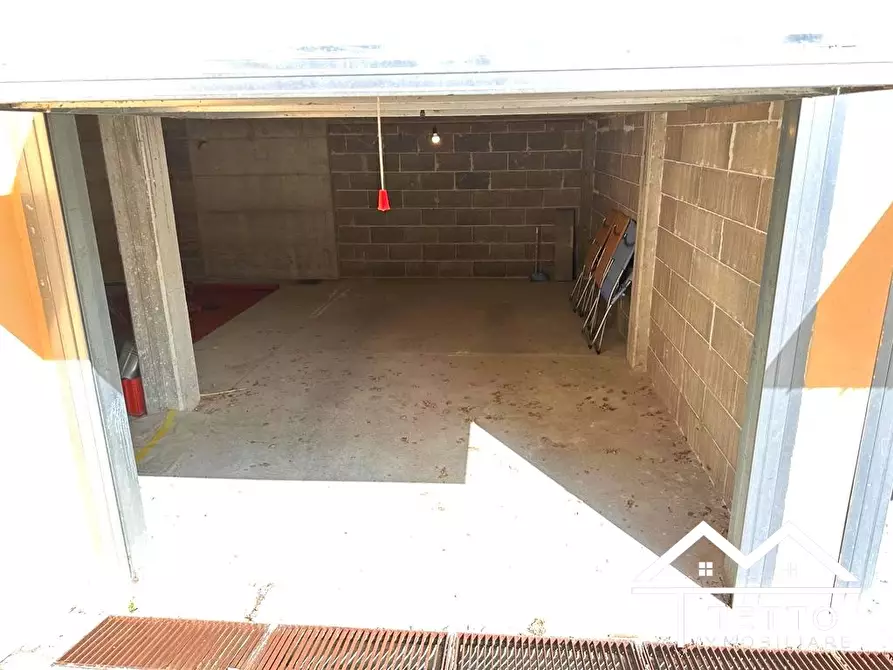 Immagine 1 di Garage in vendita  a Stimigliano