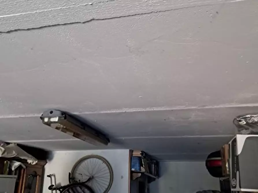 Immagine 1 di Garage in vendita  a Casole D'elsa