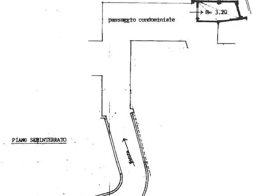 Immagine 3 di Garage in vendita  a Colle Di Val D'elsa