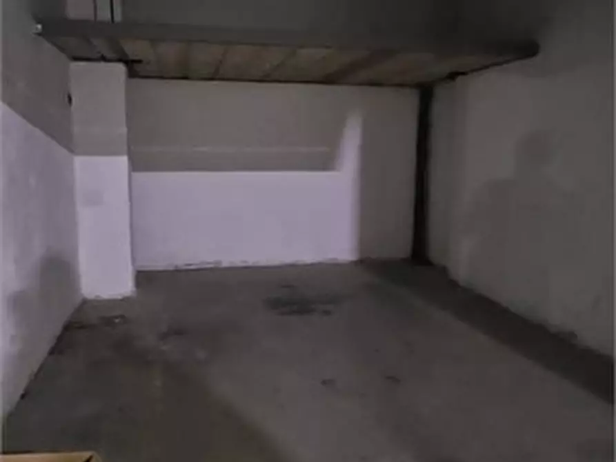 Immagine 1 di Garage in vendita  a Colle Di Val D'elsa